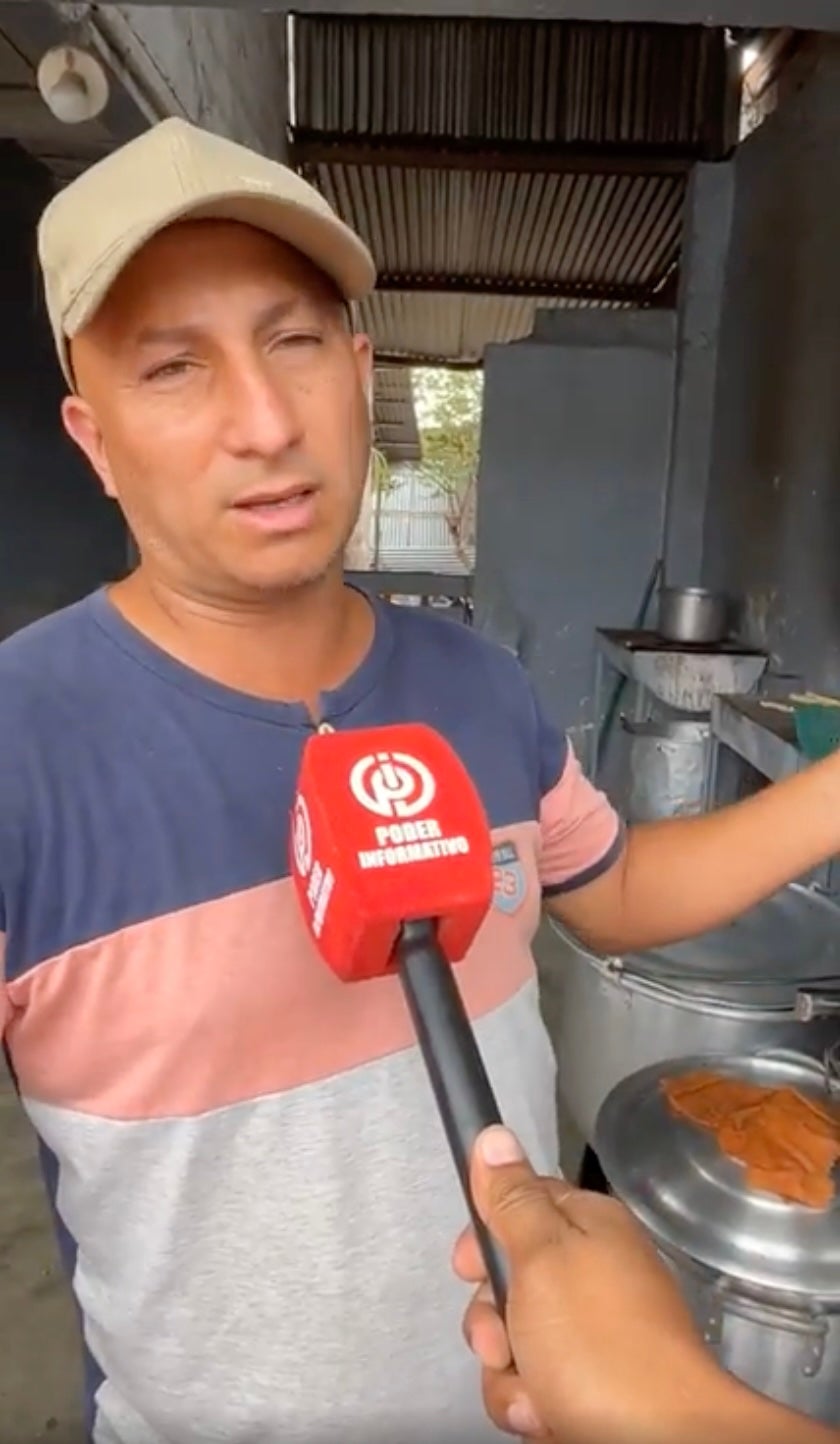 Screenshot of a Facebook Live broadcast of news web page InfoManta, in Ecuador.